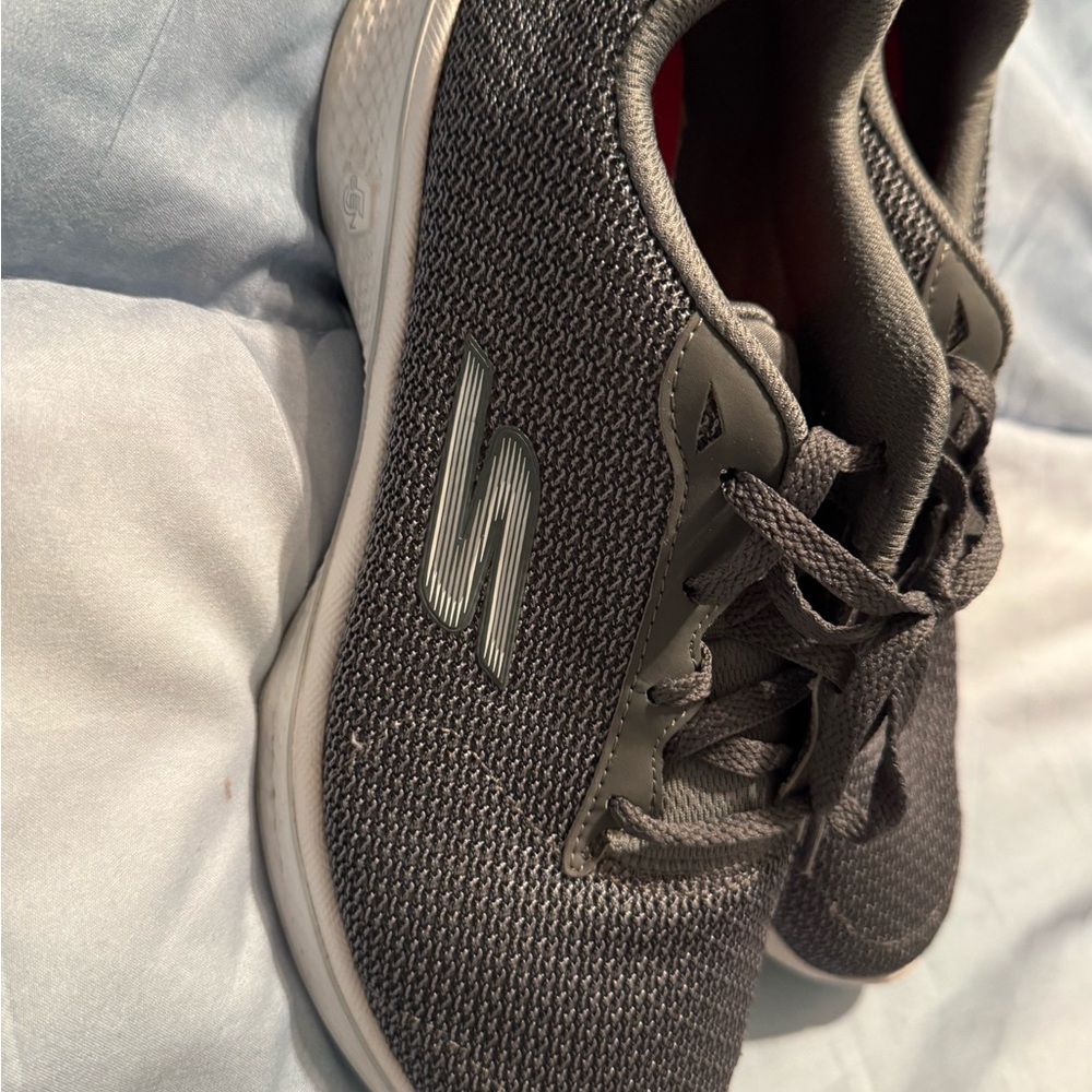 Skechers Women’s Gray Athletic Shoes Size 7 Good Condition